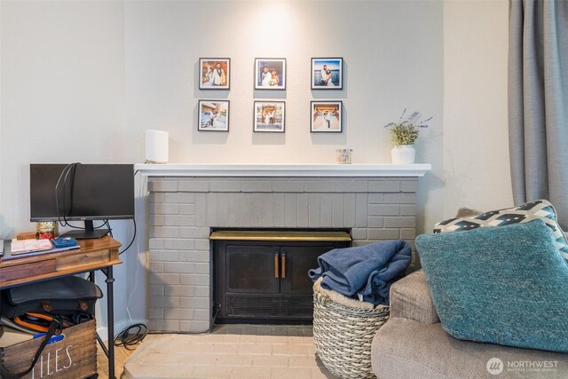 130 SW 116th St Unit F32, Seattle, WA 98146 - living room with a brick fireplace