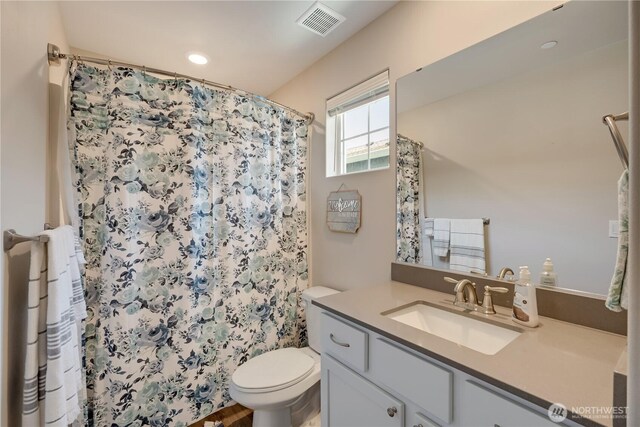 8713 E Gilman Ave, Arlington, WA 98223 - bathroom with toilet, vanity, a shower with curtain, and recessed lighting
