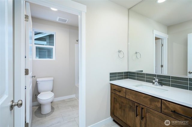 14516 204th Ave E Unit 895, Bonney Lake, WA 98391 - bathroom with vanity, toilet, baseboards, decorative backsplash, and recessed lighting