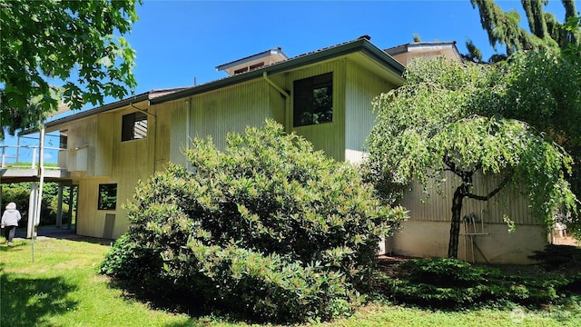 10622 44th Ave SE, Everett, WA 98208 - view of side of home featuring a lawn
