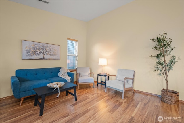 16215 NE 13th St, Vancouver, WA 98684 - living area with wood finished floors and baseboards