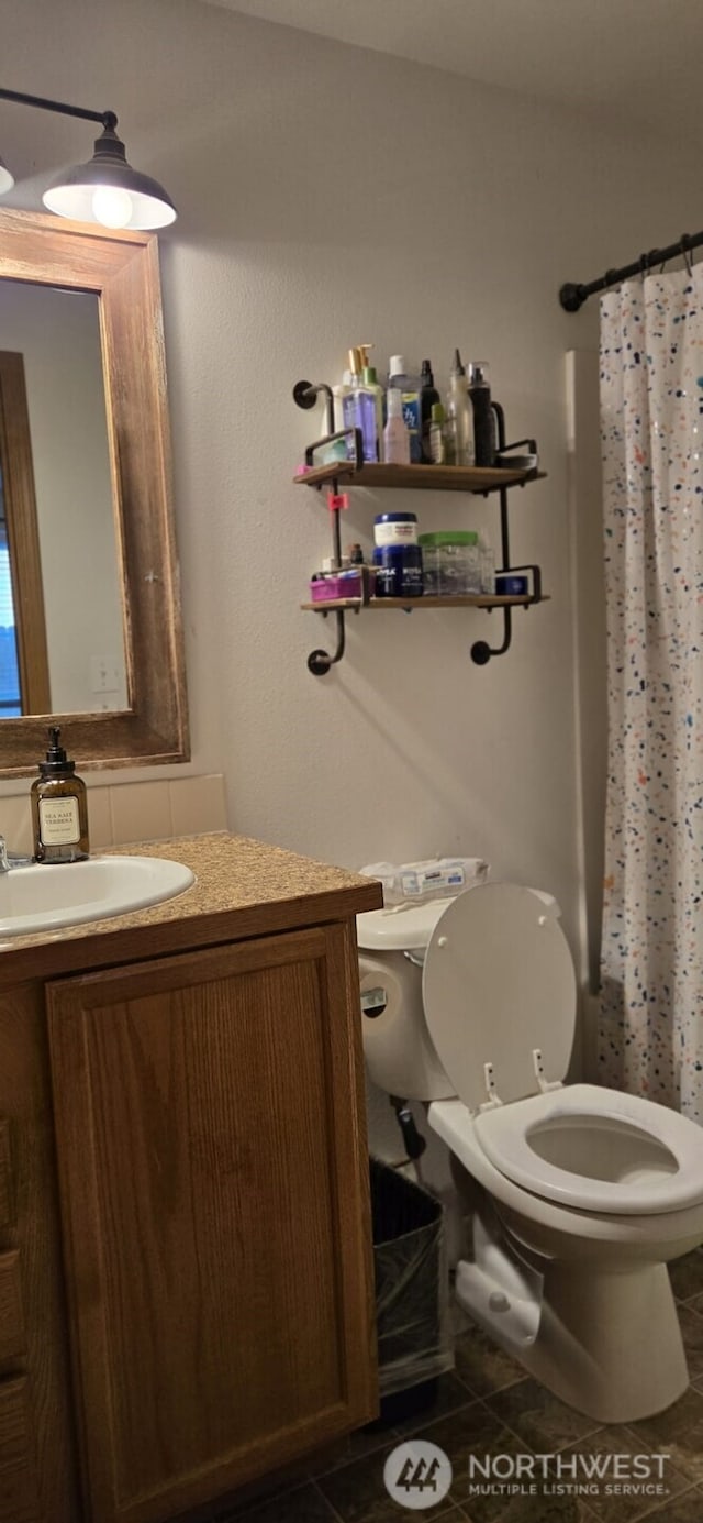 1175 E Cypress St, Othello, WA 99344 - full bath with vanity, toilet, tile patterned flooring, and a shower with shower curtain