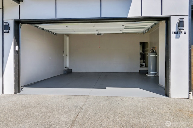 10617 Rosewood Ave Unit A, Everett, WA 98204 - garage featuring a garage door opener