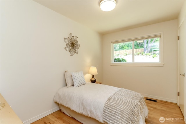 11258 29th Ave SW, Seattle, WA 98146 - bedroom featuring light wood-style flooring and baseboards