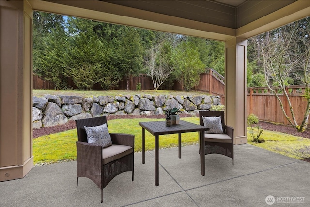 24332 NE 8th Pl, Sammamish, WA 98074 - fenced backyard featuring a patio
