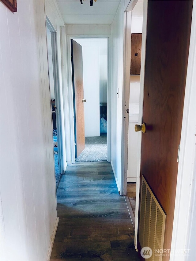 901 N Grapr Dr Unit 62, Moses Lake, WA 98837 - hall featuring wood finished floors