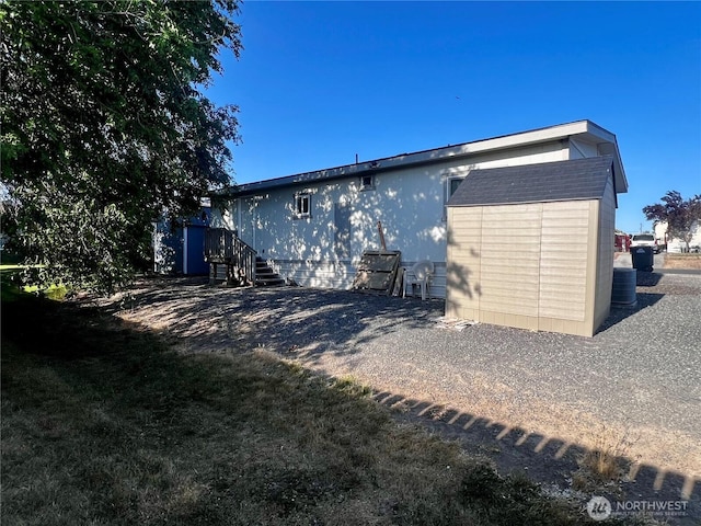 901 N Grapr Dr Unit 62, Moses Lake, WA 98837 - rear view of property with central AC