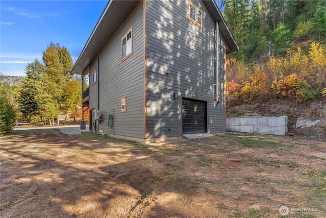 11175 Wending Ln, Leavenworth, WA 98826 - view of side of property with an attached garage