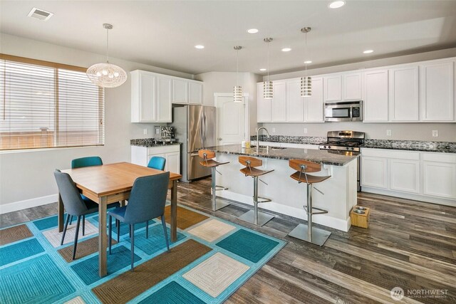 458 SW 111th Pl, Seattle, WA 98146 - kitchen featuring stainless steel appliances, a sink, dark wood-type flooring, white cabinets, and recessed lighting