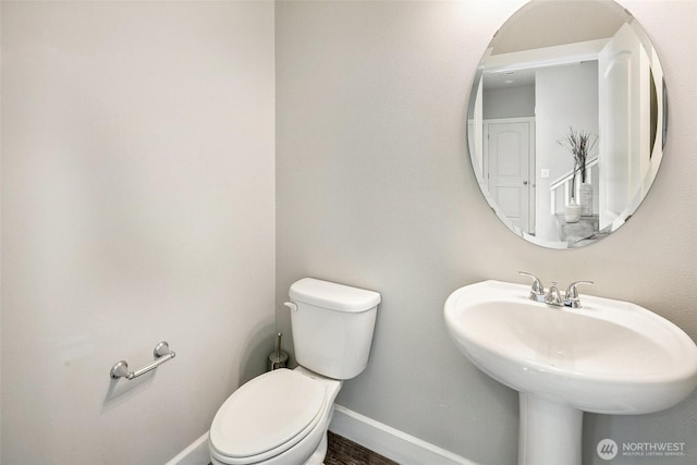 458 SW 111th Pl, Seattle, WA 98146 - bathroom featuring toilet, baseboards, and a sink