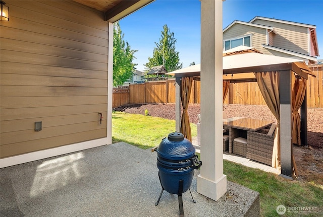 458 SW 111th Pl, Seattle, WA 98146 - fenced backyard featuring a gazebo and a patio area