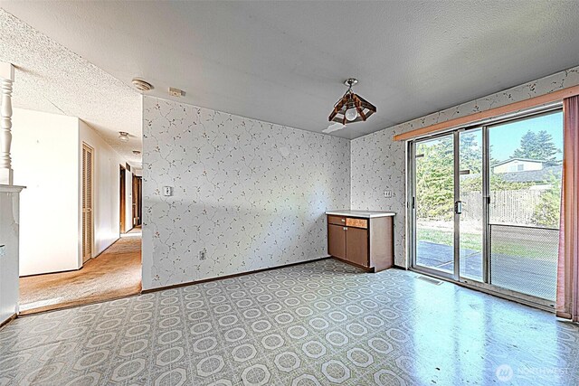24427 14th Ave S, Des Moines, WA 98198 - empty room featuring a textured ceiling
