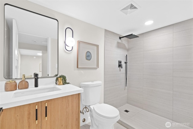 5041 Bowen Pl S, Seattle, WA 98118 - bathroom featuring vanity, toilet, tiled shower, and recessed lighting