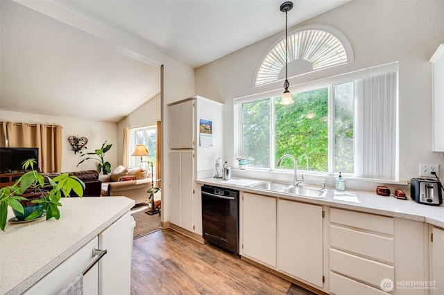 424 Maranatha, Kelso, WA 98626 - kitchen featuring vaulted ceiling, a sink, black dishwasher, light countertops, and light wood-style floors