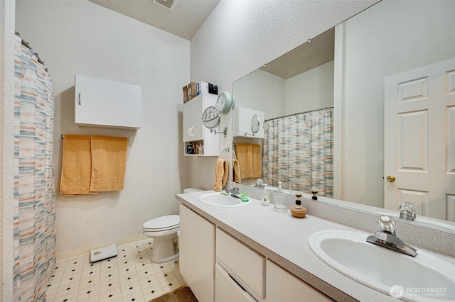 424 Maranatha, Kelso, WA 98626 - full bath with double vanity, toilet, tile patterned floors, baseboards, and curtained shower