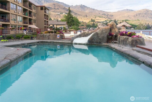 322 W Woodin Ave Unit 620, Chelan, WA 98816 - community pool with a mountain view