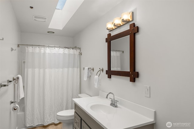 71 Raft Island Dr NW, Gig Harbor, WA 98335 - full bath featuring a skylight, toilet, vanity, and shower / bath combo