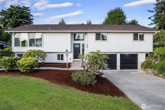 28830 11th Ave S, Federal Way, WA 98003 - split foyer home featuring a garage, concrete driveway, and a front yard