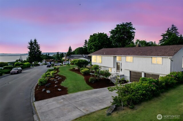 28830 11th Ave S, Federal Way, WA 98003 - split foyer home with driveway, an attached garage, a front yard, and roof with shingles