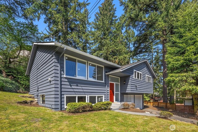 1136 N 146th Pl, Shoreline, WA 98133 - bi-level home with a garage