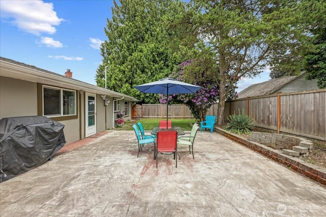 1412 Mcmillan Ave, Sumner, WA 98390 - fenced backyard featuring a patio area and outdoor dining area