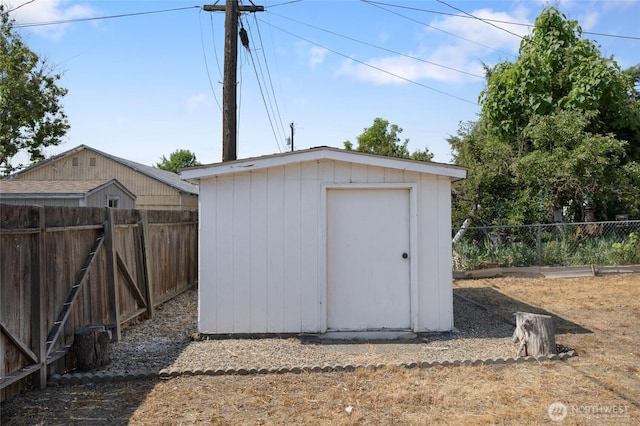 515 N Clark Rd, Moses Lake, WA 98837 - view of shed featuring a fenced backyard