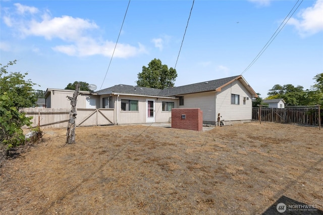 515 N Clark Rd, Moses Lake, WA 98837 - rear view of house featuring a fenced backyard