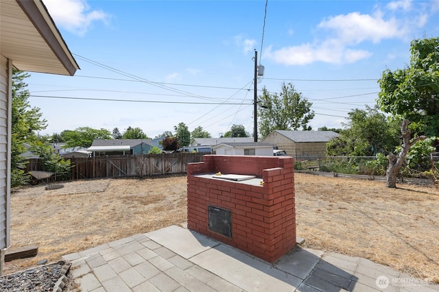 515 N Clark Rd, Moses Lake, WA 98837 - fenced backyard with a patio