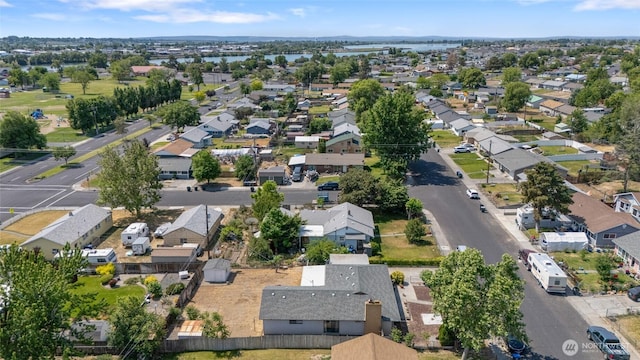 515 N Clark Rd, Moses Lake, WA 98837 - aerial view of property and surrounding area with nearby suburban area and a large body of water