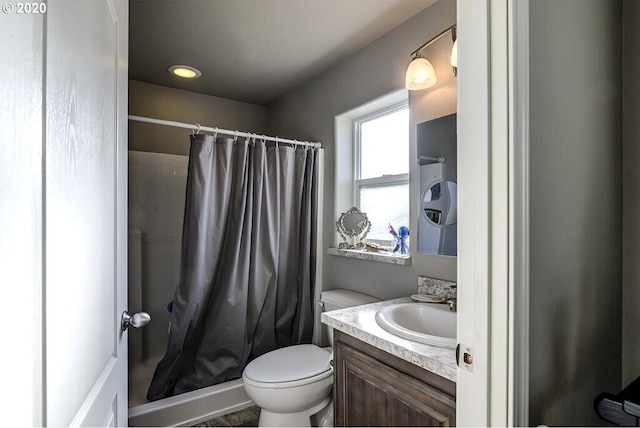 1693 N Sheperd Rd Unit 14, Washougal, WA 98671 - bathroom with vanity, toilet, and a shower with curtain