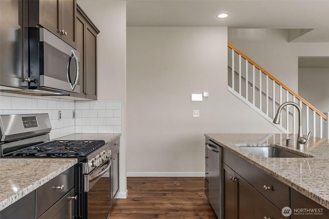 2719 Fiddleback St NE, Lacey, WA 98516 - kitchen featuring appliances with stainless steel finishes, a sink, dark wood-style floors, baseboards, and recessed lighting
