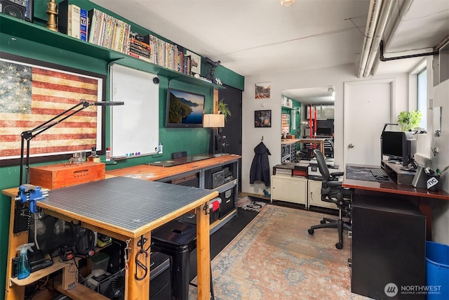13117 NE 128th Pl NE, Kirkland, WA 98034 - office area with a workshop area
