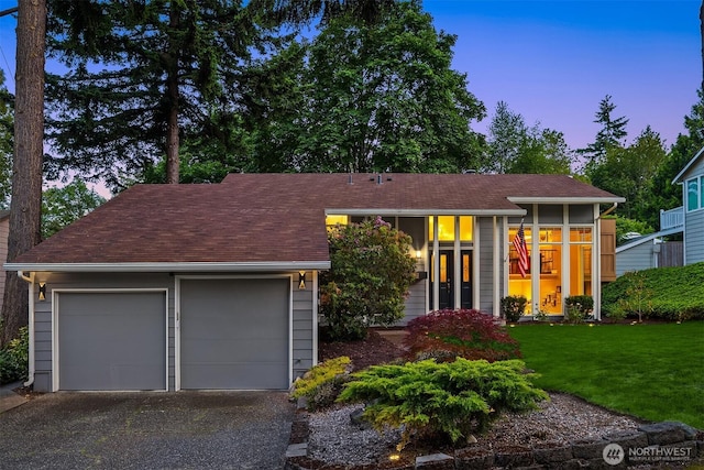 13117 NE 128th Pl NE, Kirkland, WA 98034 - view of front of house featuring a front yard and asphalt driveway