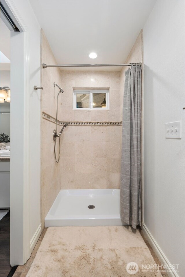 16939 SE 39th St, Bellevue, WA 98008 - bathroom featuring a tile shower, baseboards, and recessed lighting