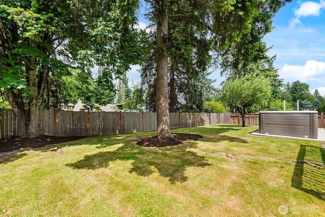 14208 NE 73rd St, Redmond, WA 98052 - view of yard with a jacuzzi