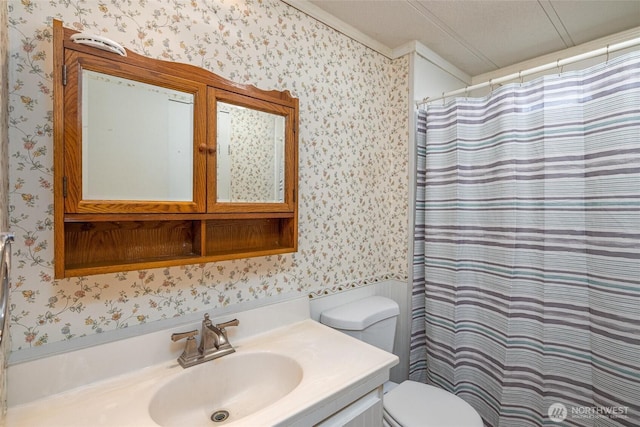 7515 Sunset Dr, Blaine, WA 98230 - full bathroom featuring wallpapered walls, toilet, vanity, a wainscoted wall, and curtained shower