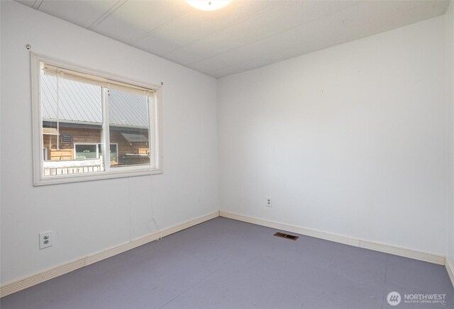 7515 Sunset Dr, Blaine, WA 98230 - empty room featuring concrete flooring and baseboards