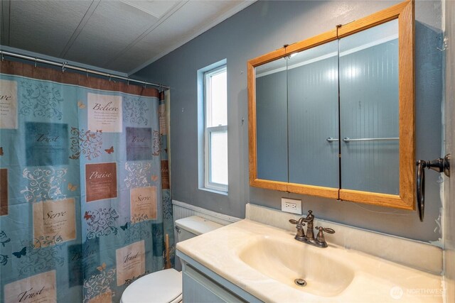 7515 Sunset Dr, Blaine, WA 98230 - bathroom featuring vanity, toilet, and a shower with shower curtain