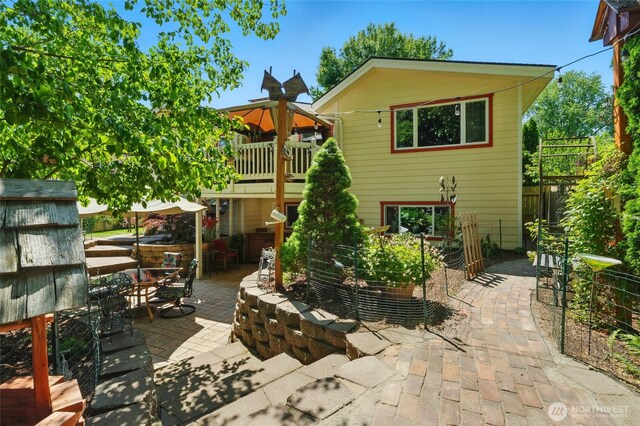 513 SE Highland Park Dr, College Place, WA 99324 - back of property with a garden, a patio area, and outdoor dining space