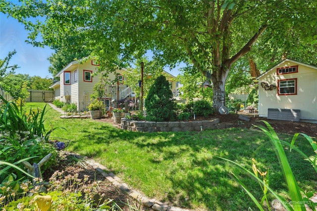 513 SE Highland Park Dr, College Place, WA 99324 - view of yard featuring an outbuilding