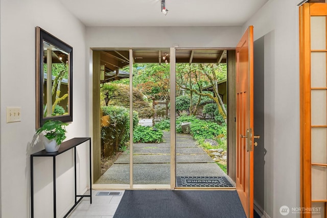 8509 NE 27th Pl, Clyde Hill, WA 98004 - view of entryway