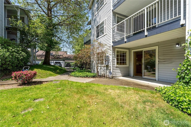 7453 Newcastle Golf Club Rd Unit B103, Newcastle, WA 98059 - view of grassy yard featuring a balcony