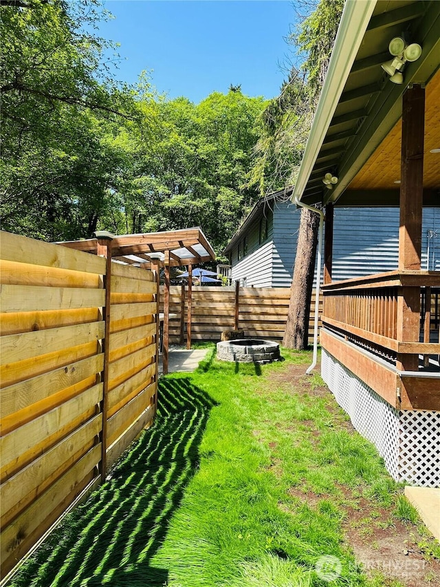 511 Baila Way, Aberdeen, WA 98520 - view of yard featuring a wooden deck