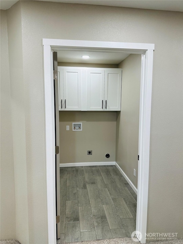 511 Baila Way, Aberdeen, WA 98520 - laundry area featuring hookup for a washing machine, electric dryer hookup, cabinet space, wood finished floors, and baseboards