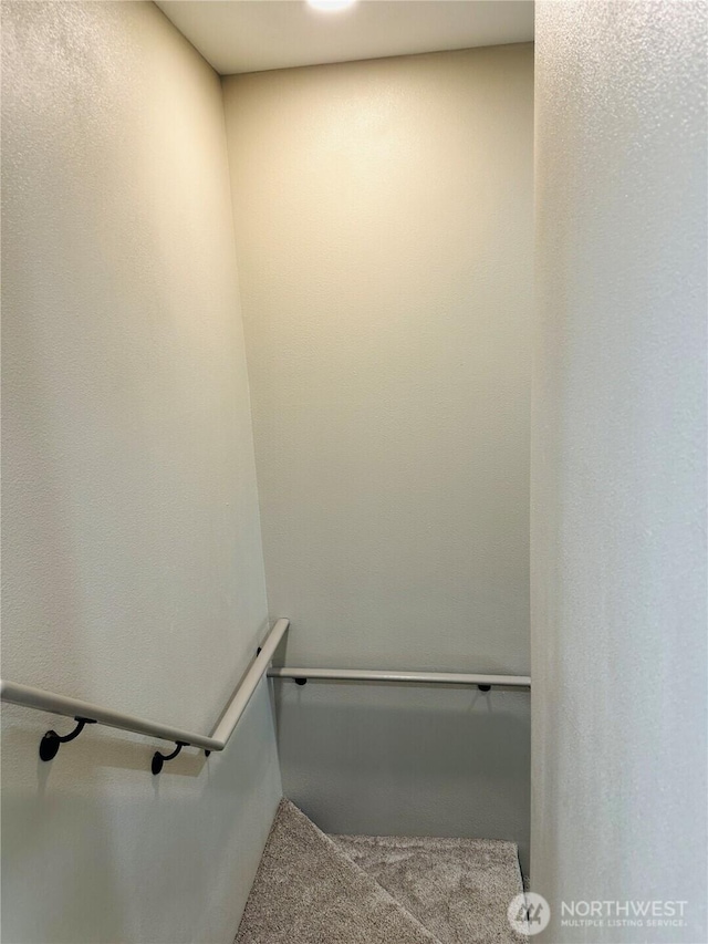 511 Baila Way, Aberdeen, WA 98520 - stairs with carpet