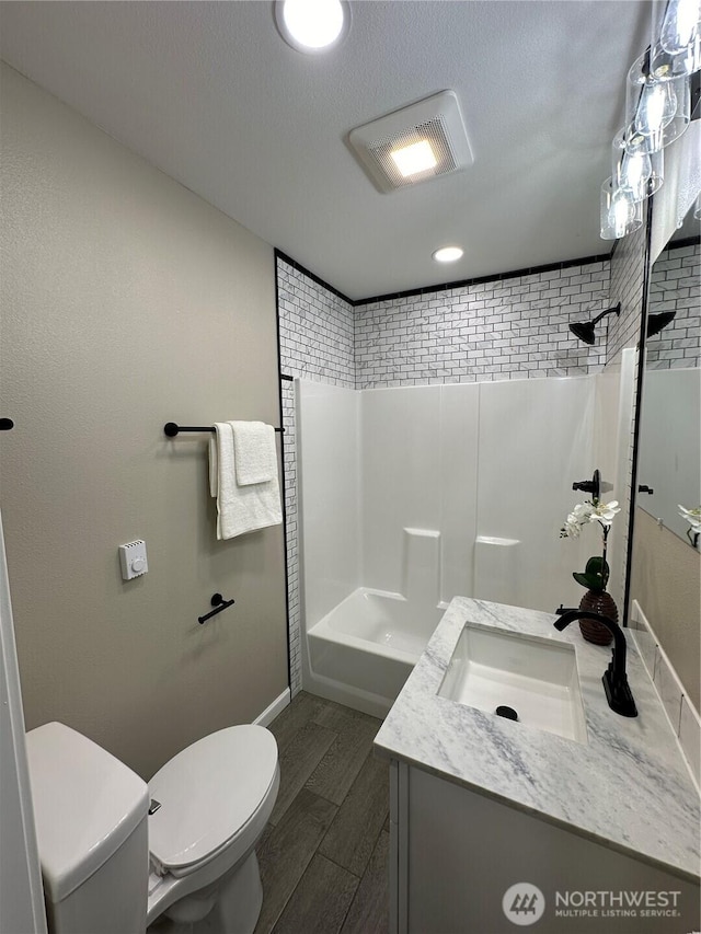 511 Baila Way, Aberdeen, WA 98520 - full bath with toilet, vanity, wood finished floors, baseboards, and washtub / shower combination