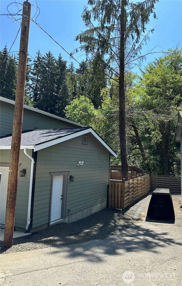 511 Baila Way, Aberdeen, WA 98520 - view of side of property featuring a shingled roof