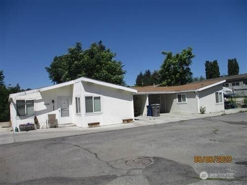 322 N Kentucky Unit A & B, East Wenatchee, WA 98802 - view of front facade