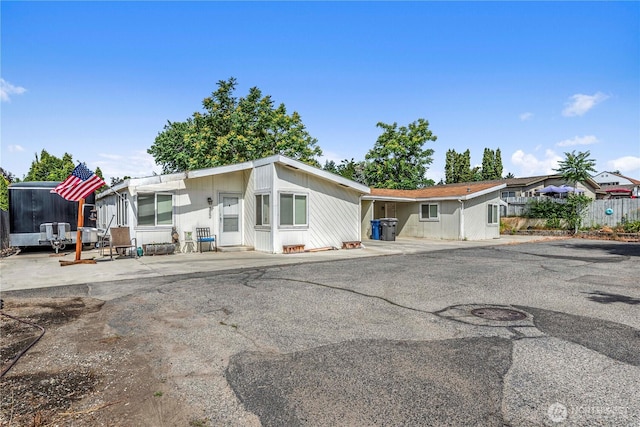 322 N Kentucky Unit A & B, East Wenatchee, WA 98802 - view of front of house with a patio