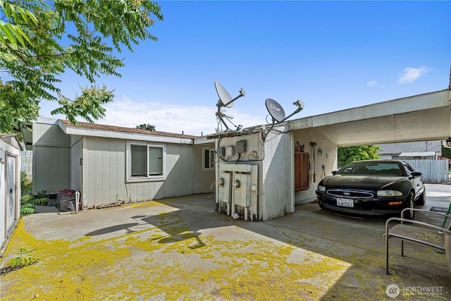 322 N Kentucky Unit A & B, East Wenatchee, WA 98802 - back of house with a carport